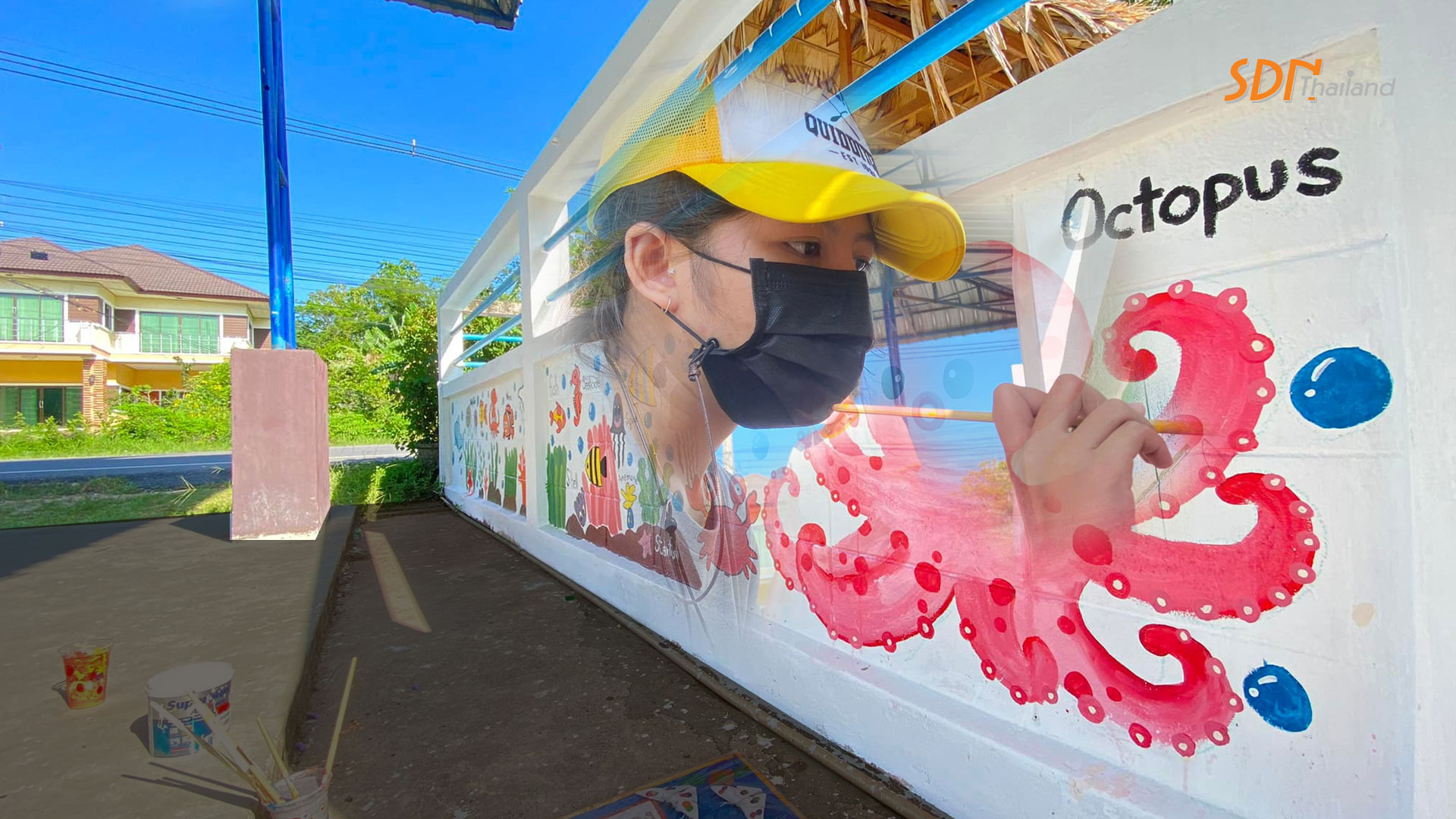 ร่วมทำกิจกรรมสร้างสรรค์ ปรับภูมิทัศน์ พัฒนาสถานที่ ปรับปรุงตกแต่งกำแพงและบริเวณโดยรอบ ให้แก่ศูนย์เด็กเล็ก ต.แม่ทอม อ.บางกล่ำ จ.สงขลา