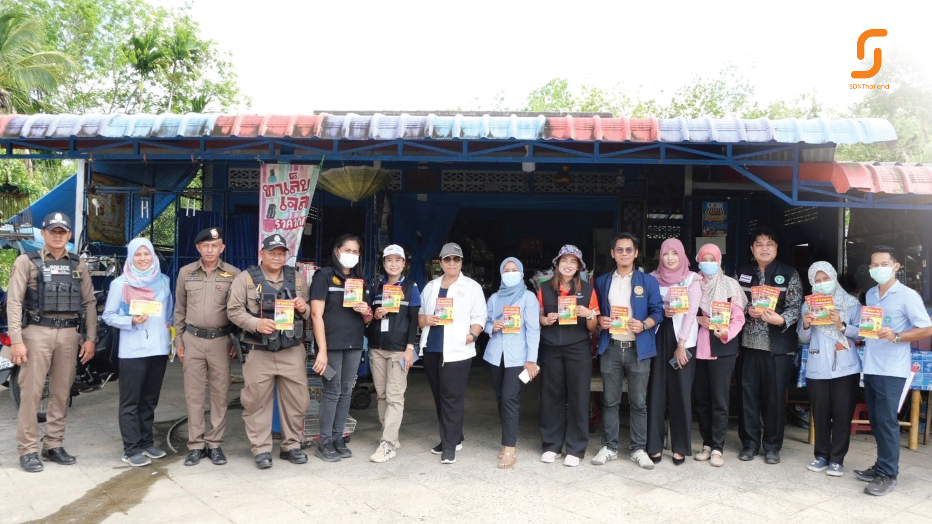 (มีคลิป) ภาคีกลไกขับเคลื่อน SAFER จังหวัดปัตตานี ร่วมบูรณาการความปลอดภัย เฝ้าระวังและออกตรวจร้านค้า ช่วงเทศกาลสงกรานต์ ประจำปี 2567